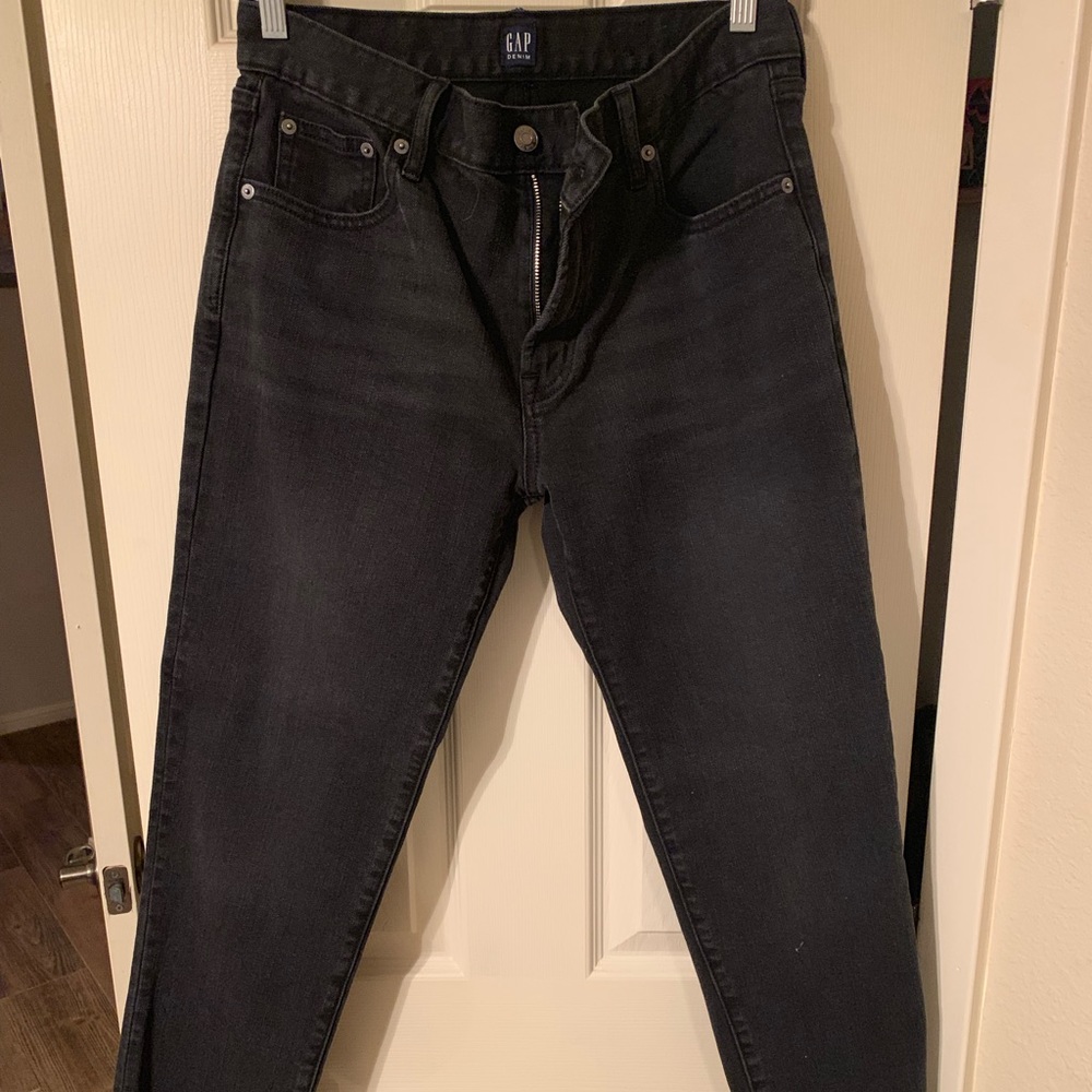 Gap cropped black jean, size 27